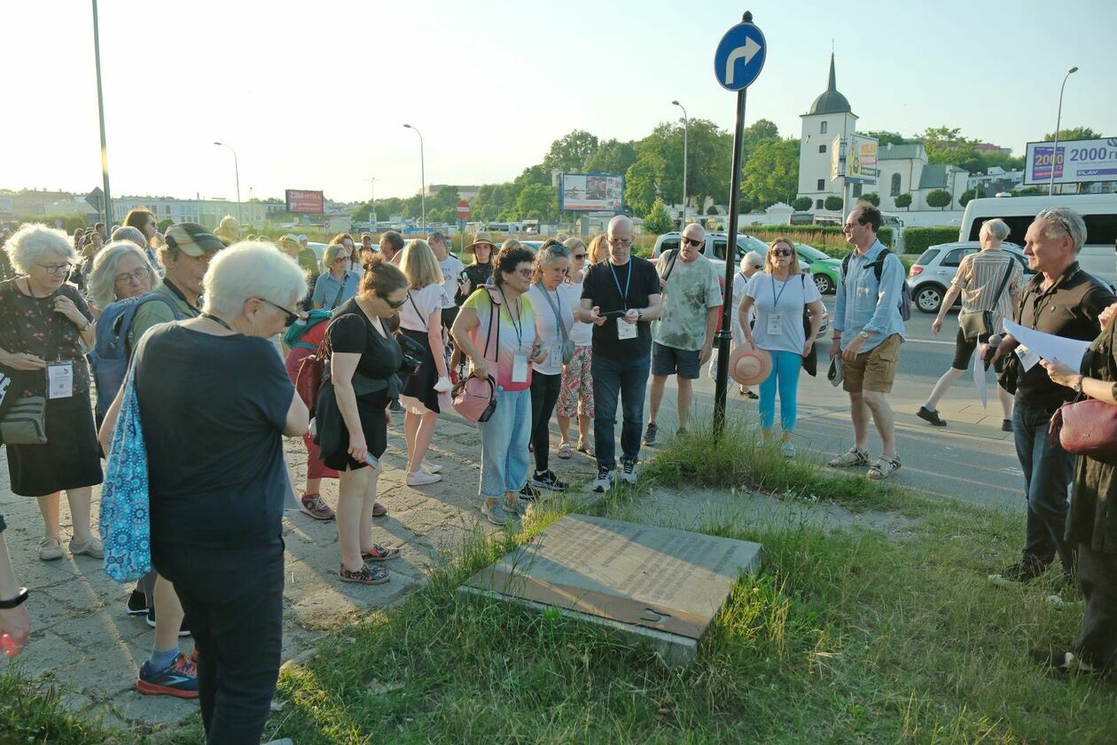  Zjazd Lublinerów: Marsz Pamięci z al. Tysiąclecia na ul Zimną (zdjęcie 11) - Autor: DW