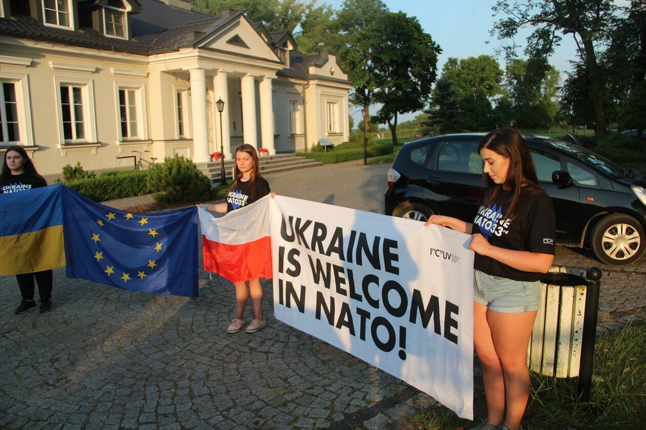  Biegacze z ukraińską flagą zmierzają do Wilna  (zdjęcie 14) - Autor: Ewelina Burda