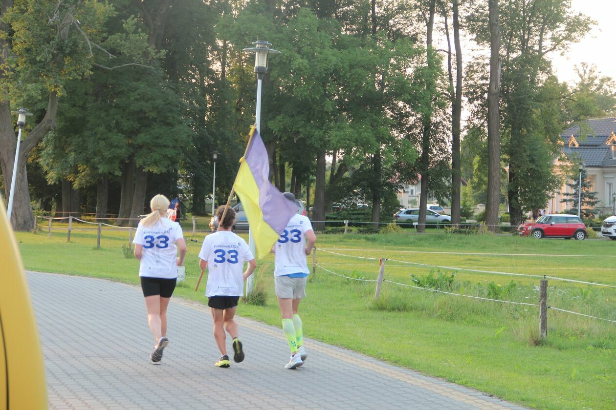  Biegacze z ukraińską flagą zmierzają do Wilna  (zdjęcie 11) - Autor: Ewelina Burda
