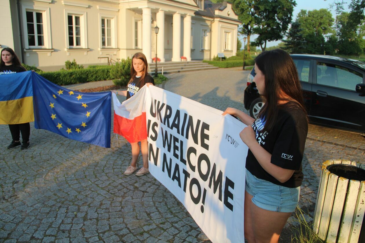  Biegacze z ukraińską flagą zmierzają do Wilna  (zdjęcie 15) - Autor: Ewelina Burda