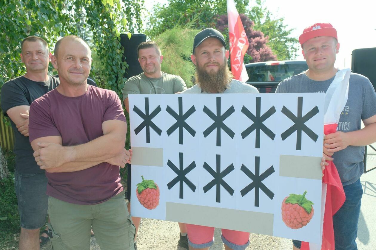  Protest plantatorów malin w Opolu Lubelskim (zdjęcie 3) - Autor: DW
