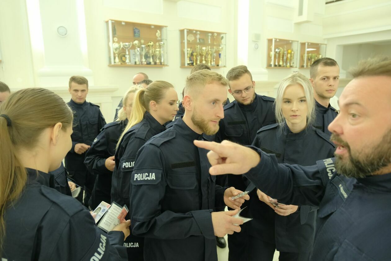  Ślubowanie policjantów lubelskiego garnizonu (zdjęcie 34) - Autor: DW