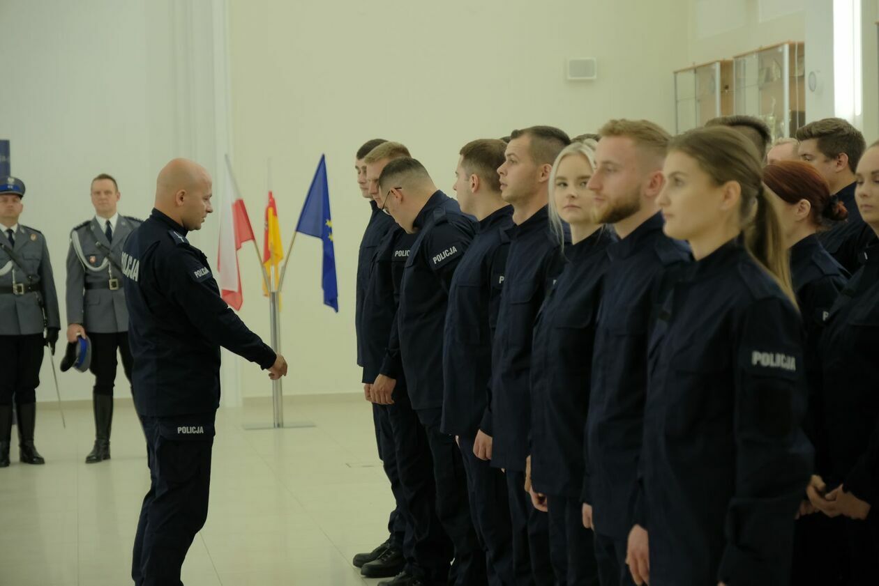  Ślubowanie policjantów lubelskiego garnizonu (zdjęcie 4) - Autor: DW