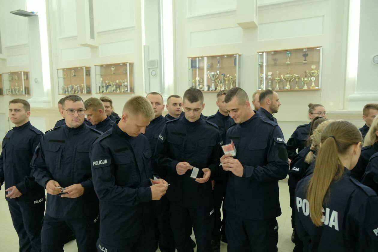  Ślubowanie policjantów lubelskiego garnizonu (zdjęcie 33) - Autor: DW