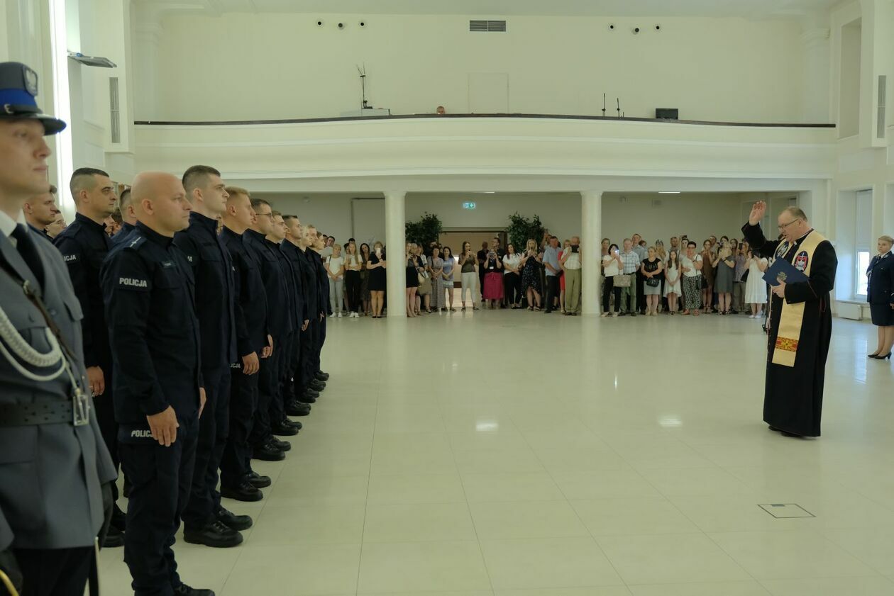  Ślubowanie policjantów lubelskiego garnizonu (zdjęcie 20) - Autor: DW