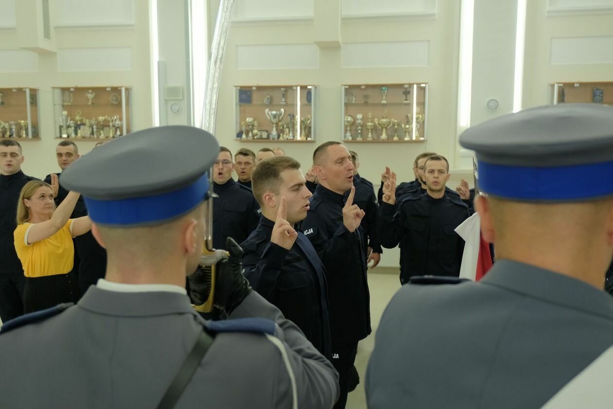  Ślubowanie policjantów lubelskiego garnizonu (zdjęcie 19) - Autor: DW