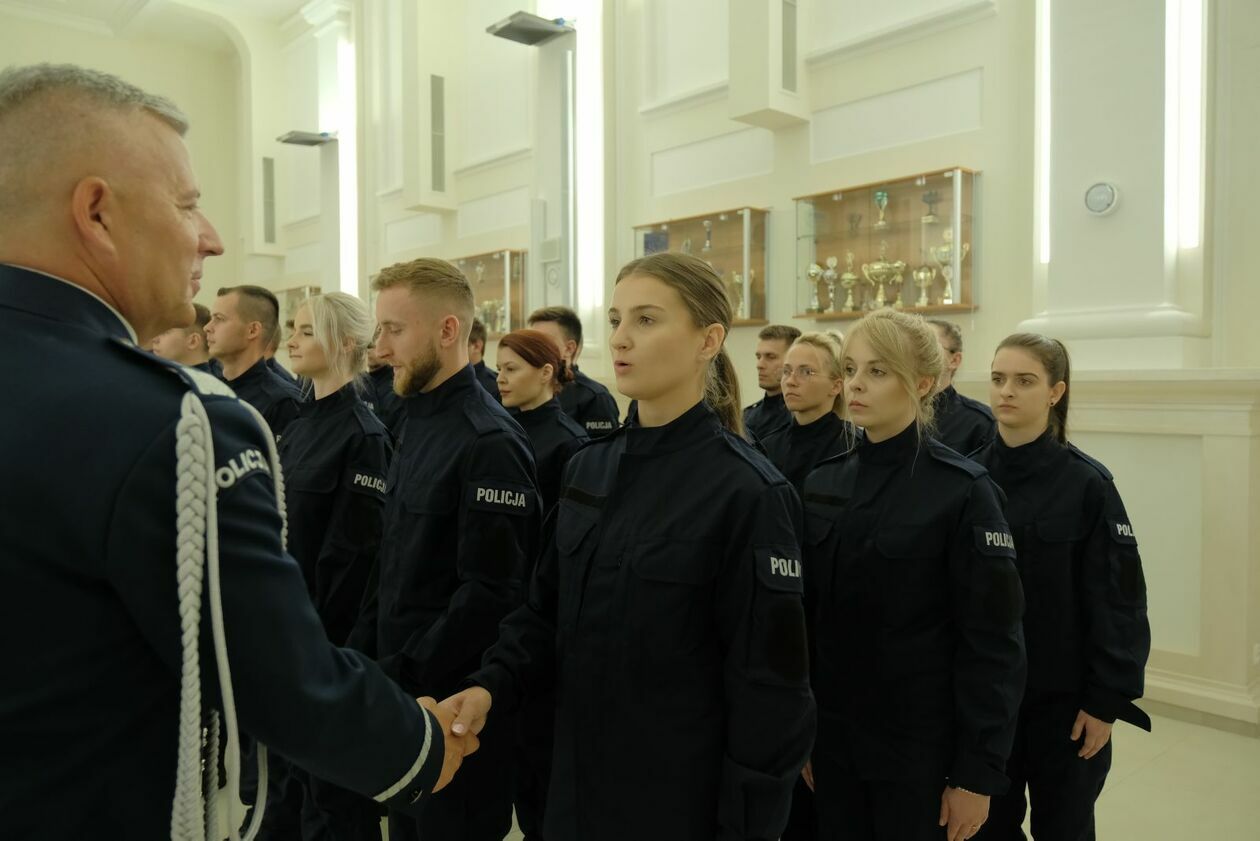  Ślubowanie policjantów lubelskiego garnizonu (zdjęcie 24) - Autor: DW