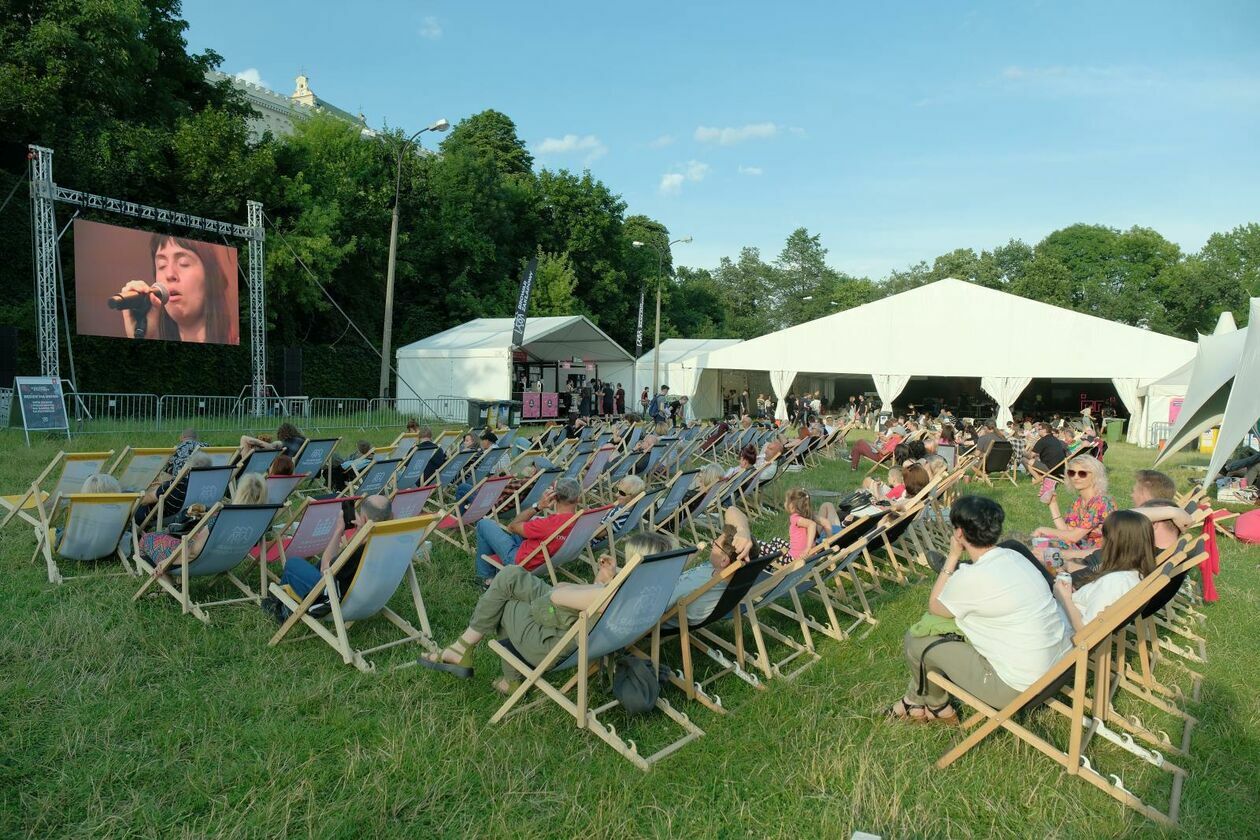  Inne Brzmienia 2023: Koncert polskiego zespołu Tuleje (zdjęcie 16) - Autor: DW