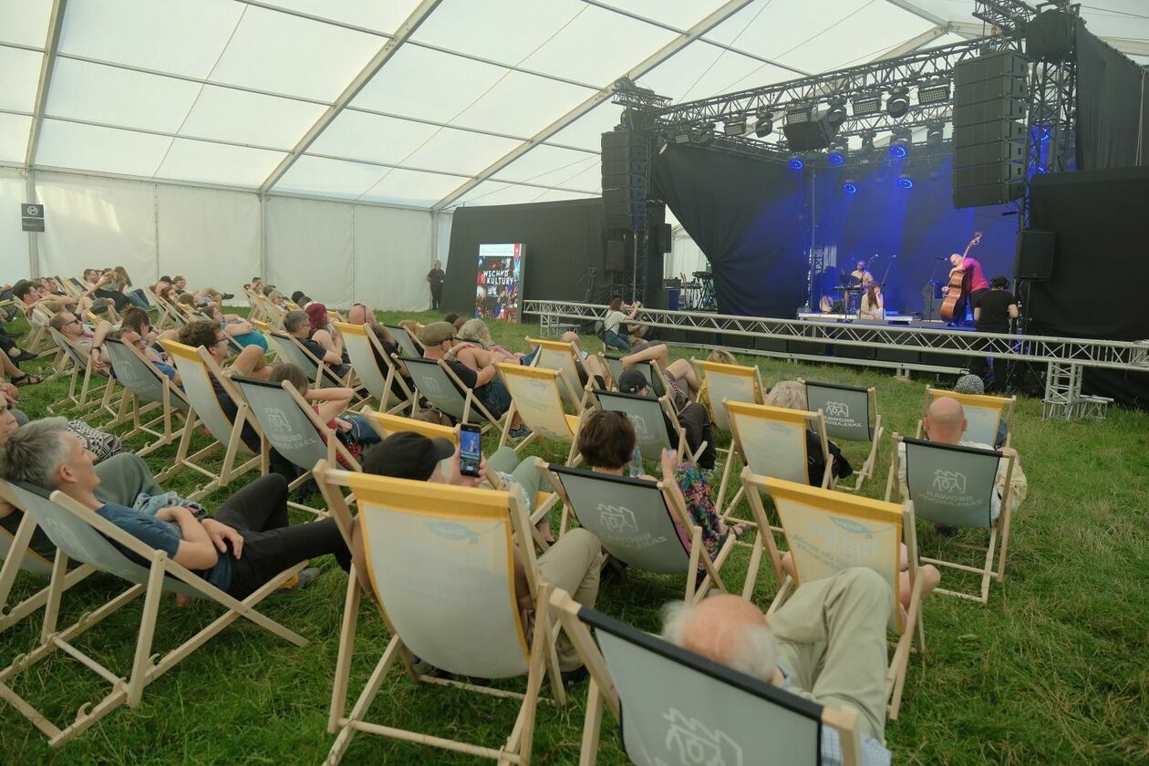  Inne Brzmienia 2023: Koncert polskiego zespołu Tuleje (zdjęcie 8) - Autor: DW