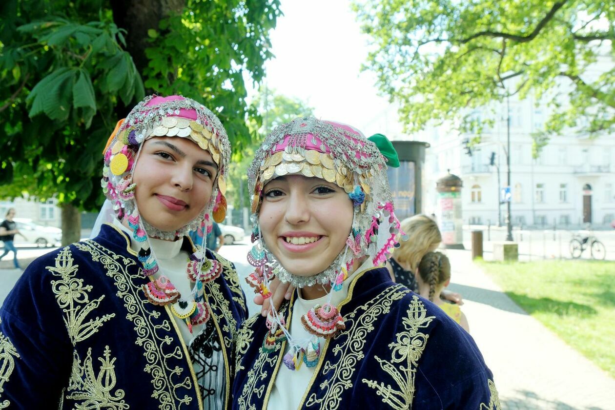  XXXVII Międzynarodowe Spotkania Folklorystyczne rozpoczęła parada zespołów (zdjęcie 14) - Autor: DW