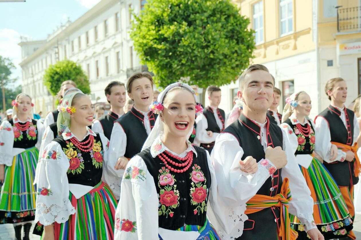  XXXVII Międzynarodowe Spotkania Folklorystyczne rozpoczęła parada zespołów  - Autor: DW