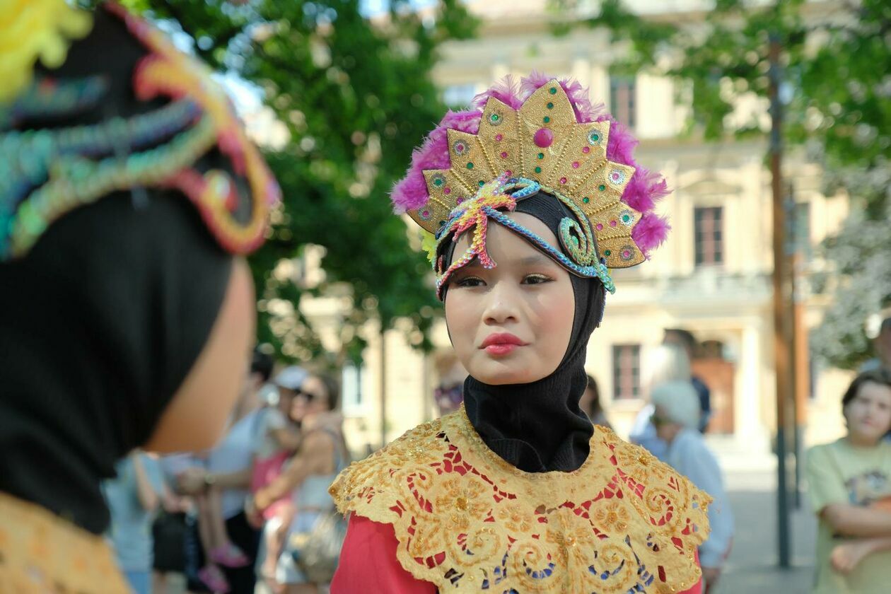  XXXVII Międzynarodowe Spotkania Folklorystyczne rozpoczęła parada zespołów (zdjęcie 6) - Autor: DW