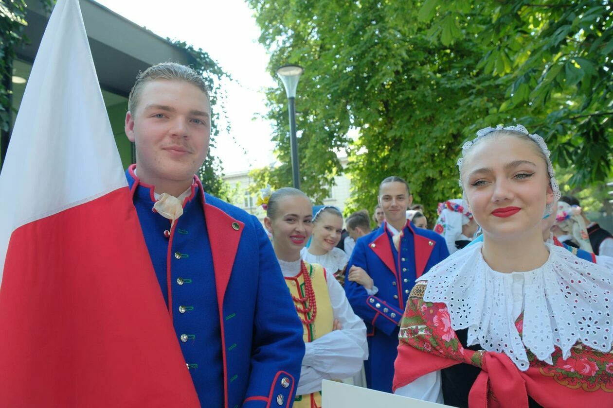  XXXVII Międzynarodowe Spotkania Folklorystyczne rozpoczęła parada zespołów (zdjęcie 15) - Autor: DW