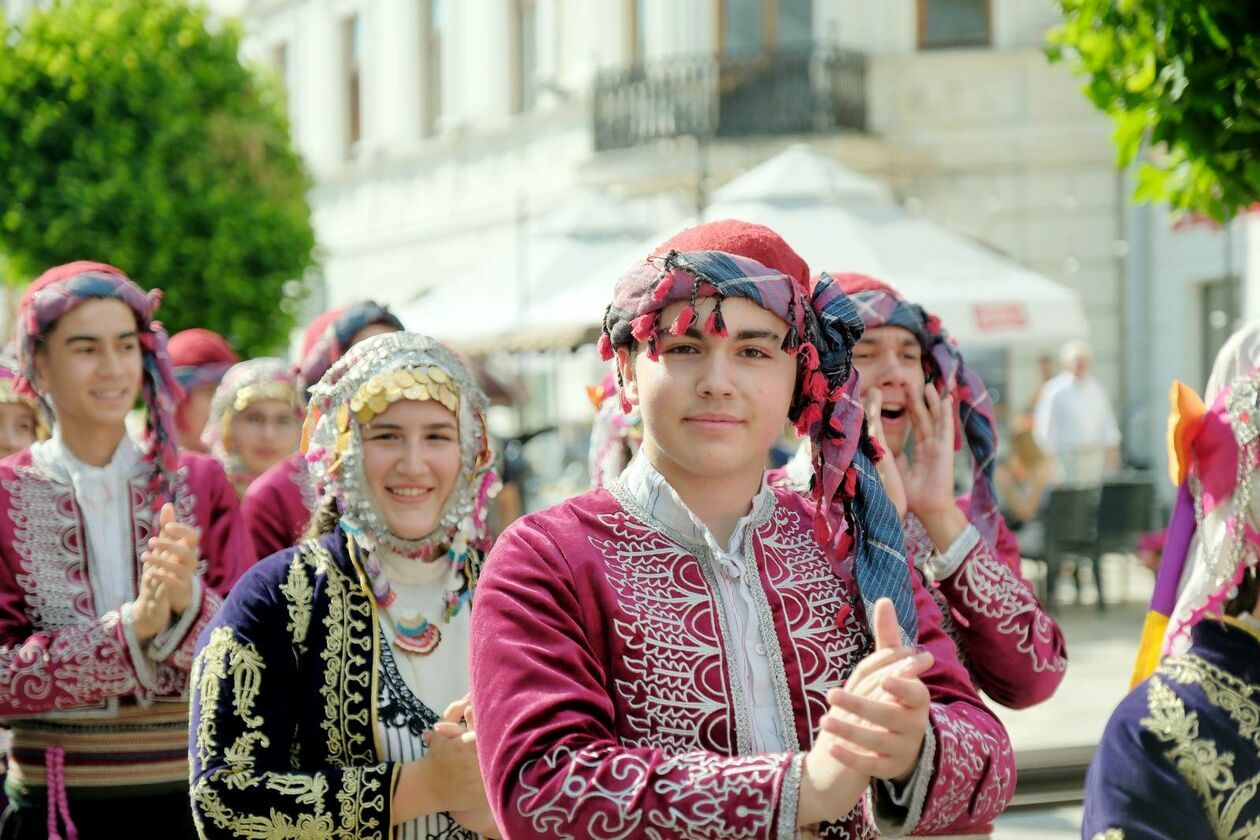  XXXVII Międzynarodowe Spotkania Folklorystyczne rozpoczęła parada zespołów (zdjęcie 13) - Autor: DW