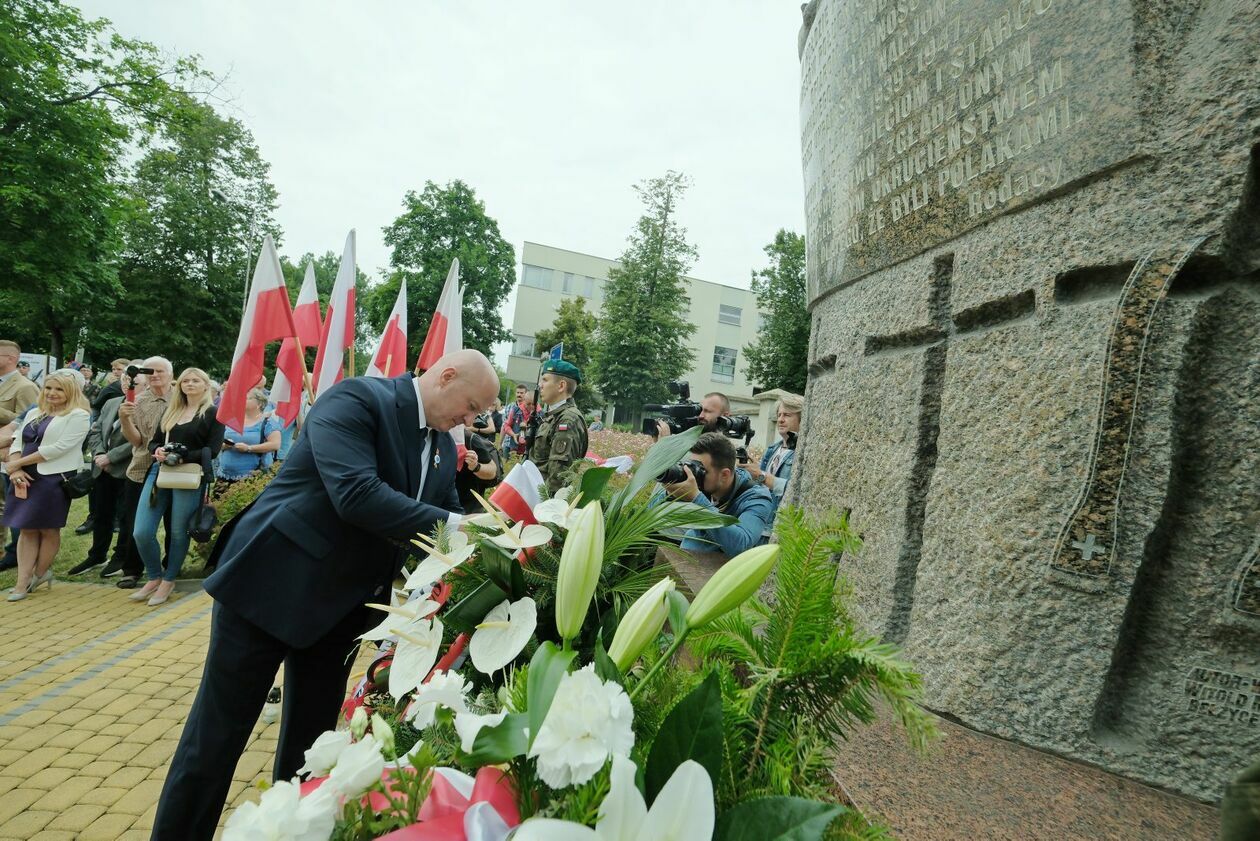  Narodowy Dzień Pamięci Ofiar Ludobójstwa na Wołyniu (zdjęcie 30) - Autor: DW