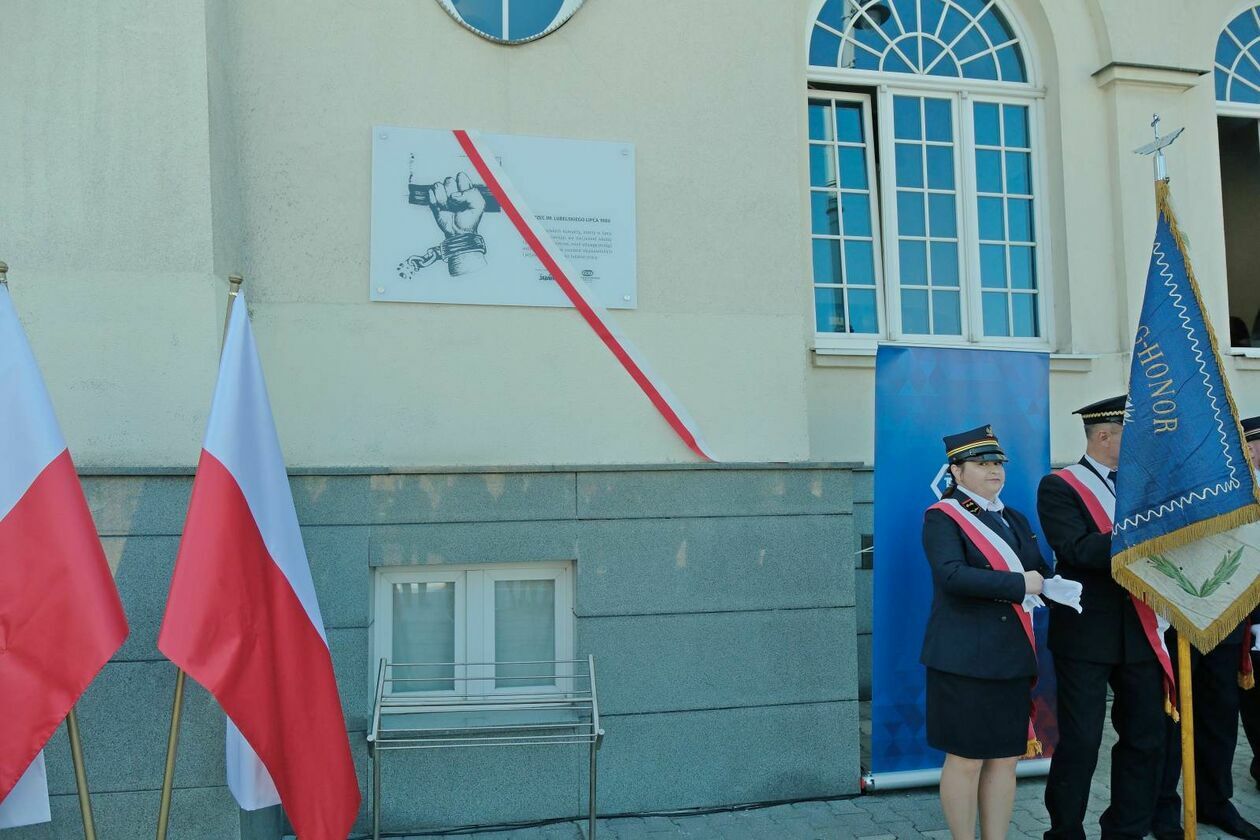  Lubelski Dworzec Główny PKP otrzymał imię Lubelskiego Lipca 1980 (zdjęcie 2) - Autor: DW