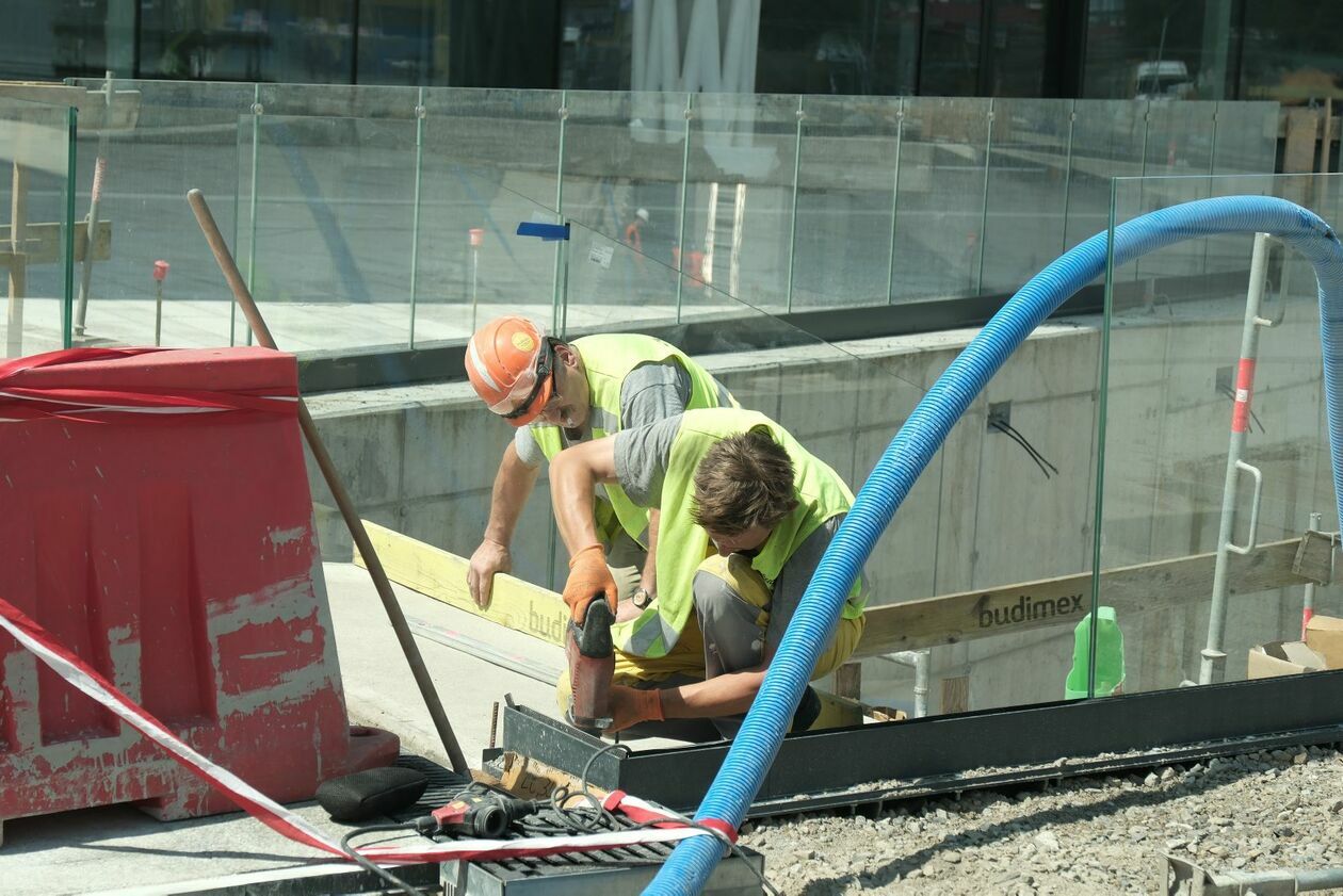  Budowa Dworca Metropolitalnego dobiega końca. Obiekt jest gotowy w 90% (zdjęcie 13) - Autor: DW