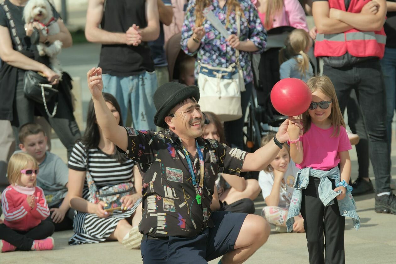  Carnaval Sztukmistrzów rozpoczęły występy Duo Patagonia, Mr Mostacho i Macieja z MC Fire (zdjęcie 29) - Autor: DW