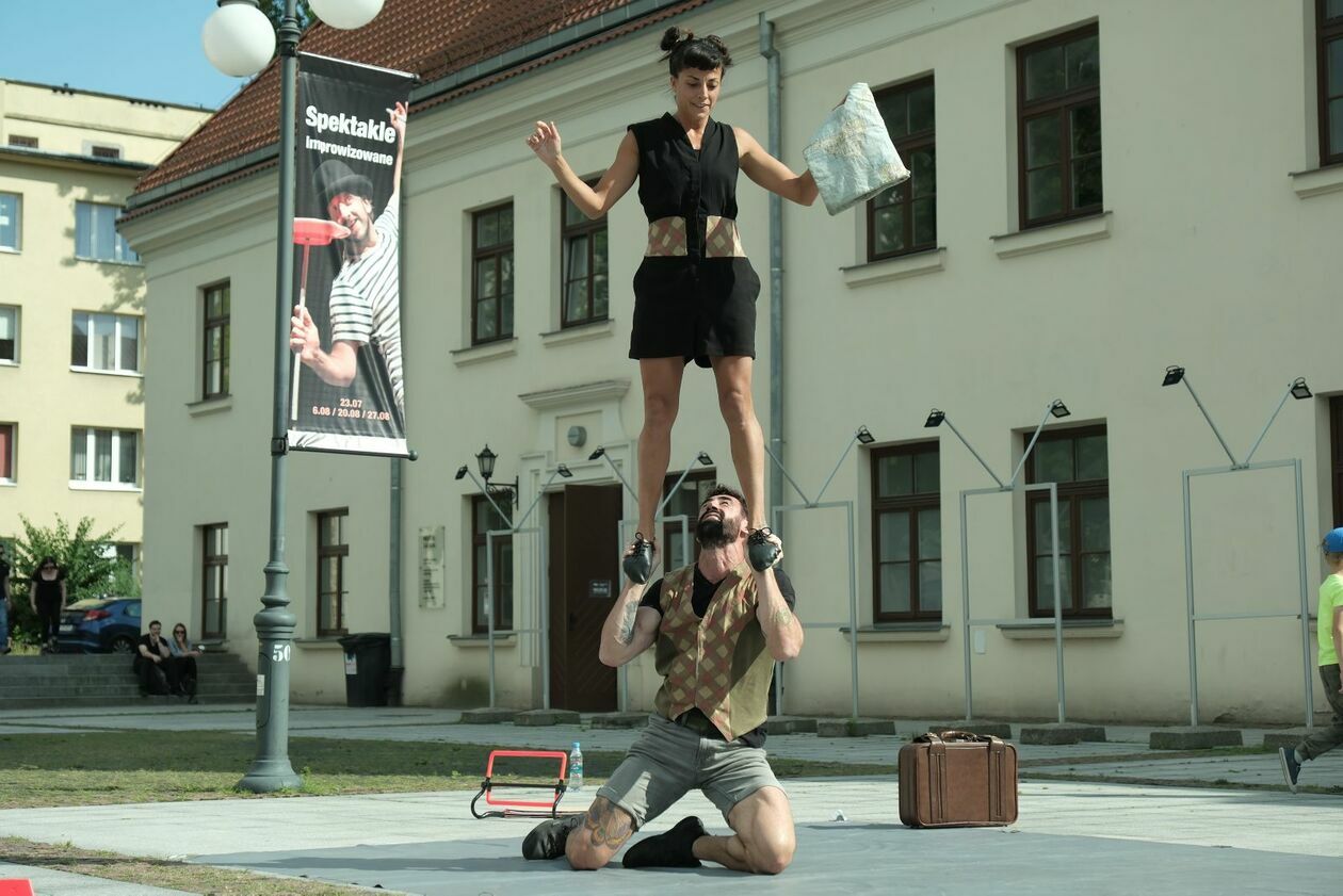  Carnaval Sztukmistrzów rozpoczęły występy Duo Patagonia, Mr Mostacho i Macieja z MC Fire (zdjęcie 9) - Autor: DW