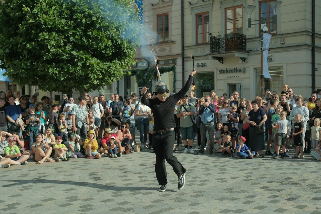  Carnaval Sztukmistrzów rozpoczęły występy Duo Patagonia, Mr Mostacho i Macieja z MC Fire (zdjęcie 56) - Autor: DW