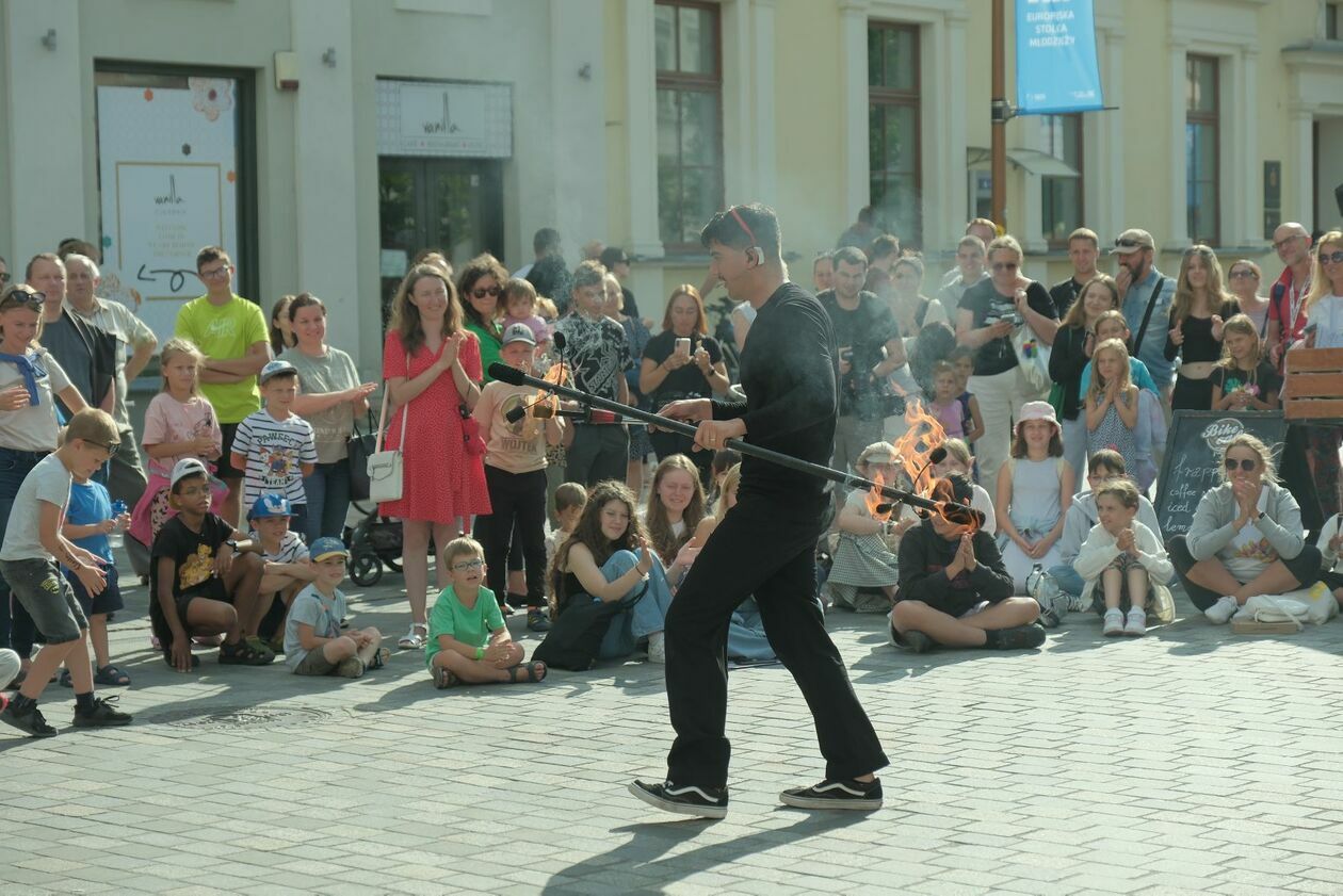  Carnaval Sztukmistrzów rozpoczęły występy Duo Patagonia, Mr Mostacho i Macieja z MC Fire (zdjęcie 48) - Autor: DW