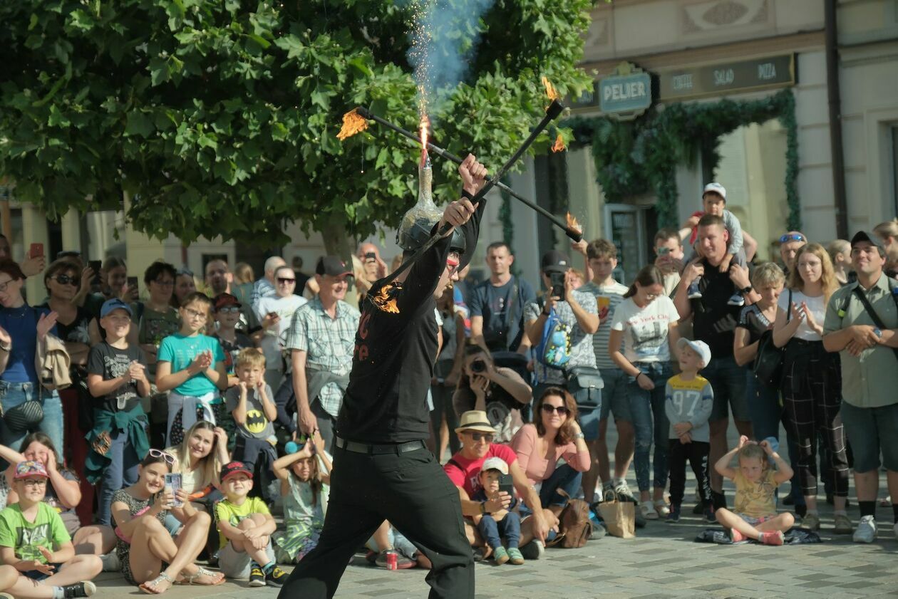  Carnaval Sztukmistrzów rozpoczęły występy Duo Patagonia, Mr Mostacho i Macieja z MC Fire (zdjęcie 57) - Autor: DW