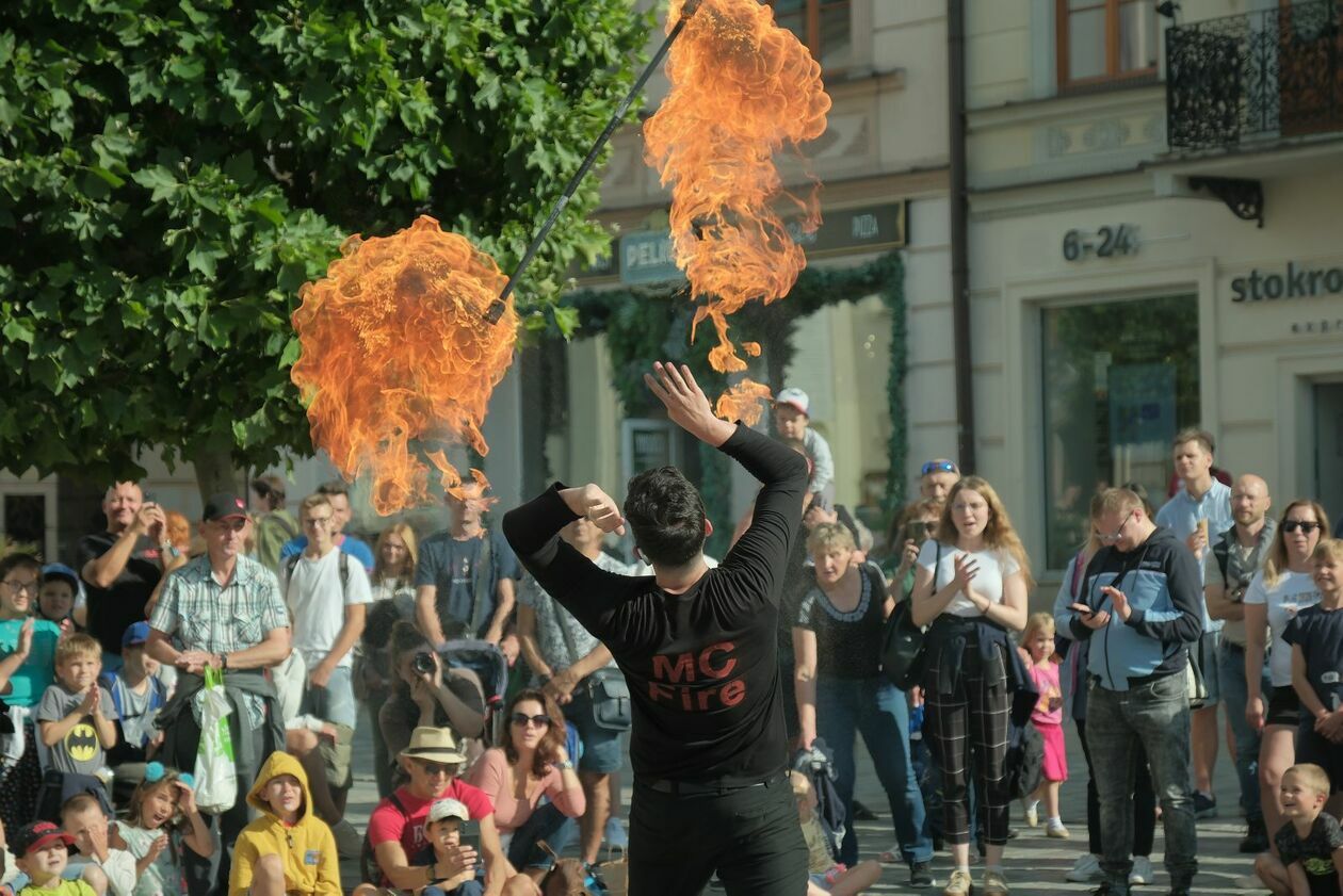  Carnaval Sztukmistrzów rozpoczęły występy Duo Patagonia, Mr Mostacho i Macieja z MC Fire (zdjęcie 55) - Autor: DW