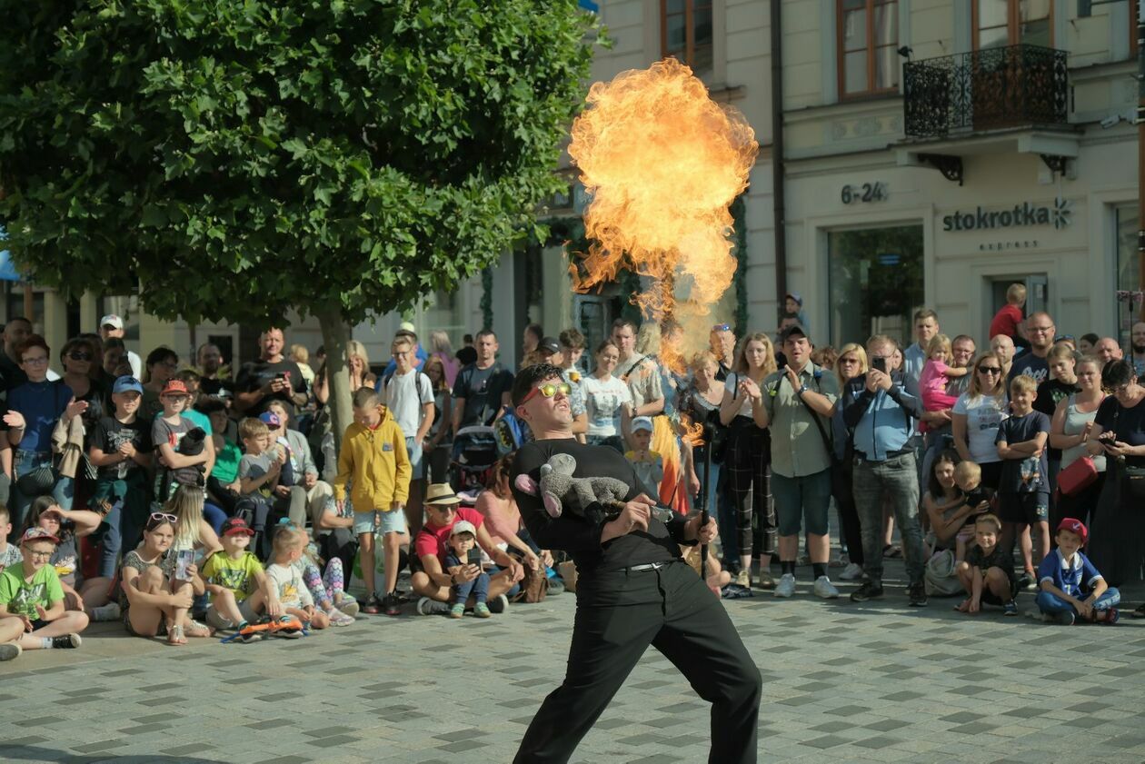  Carnaval Sztukmistrzów rozpoczęły występy Duo Patagonia, Mr Mostacho i Macieja z MC Fire  - Autor: DW