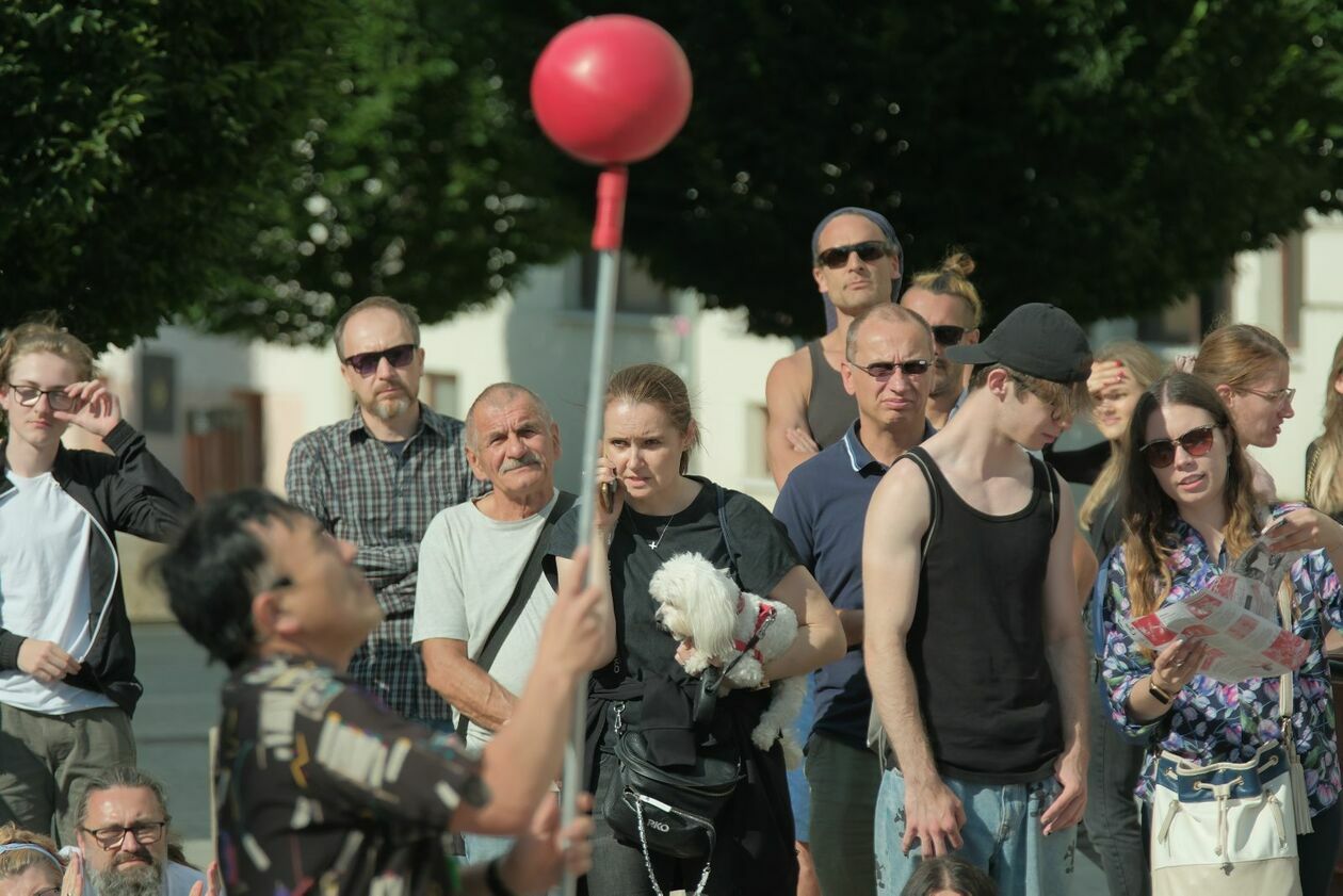  Carnaval Sztukmistrzów rozpoczęły występy Duo Patagonia, Mr Mostacho i Macieja z MC Fire (zdjęcie 33) - Autor: DW