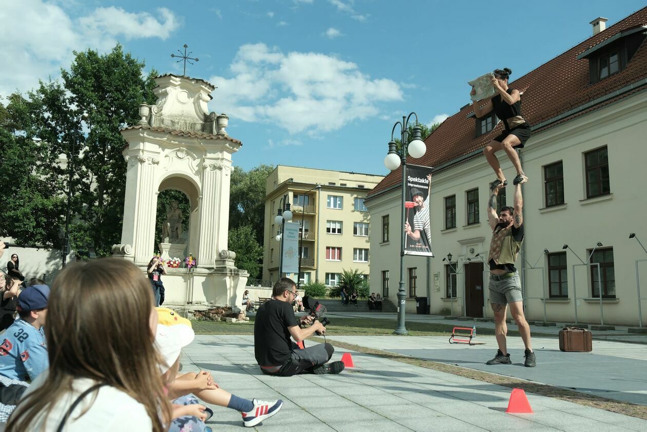  Carnaval Sztukmistrzów rozpoczęły występy Duo Patagonia, Mr Mostacho i Macieja z MC Fire (zdjęcie 10) - Autor: DW