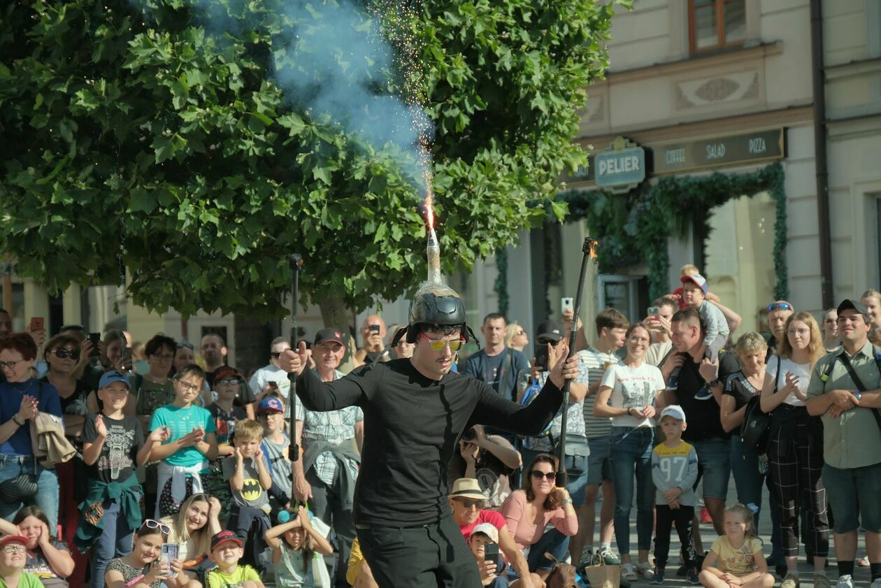  Carnaval Sztukmistrzów rozpoczęły występy Duo Patagonia, Mr Mostacho i Macieja z MC Fire (zdjęcie 58) - Autor: DW