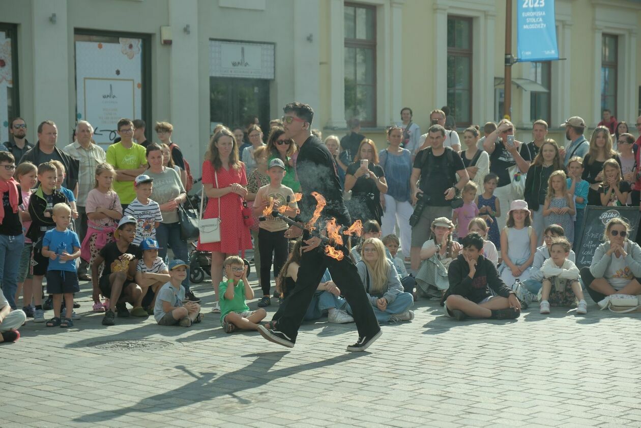  Carnaval Sztukmistrzów rozpoczęły występy Duo Patagonia, Mr Mostacho i Macieja z MC Fire (zdjęcie 51) - Autor: DW