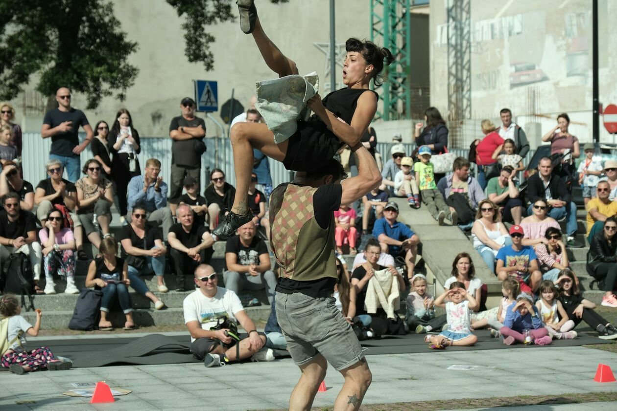  Carnaval Sztukmistrzów rozpoczęły występy Duo Patagonia, Mr Mostacho i Macieja z MC Fire (zdjęcie 7) - Autor: DW