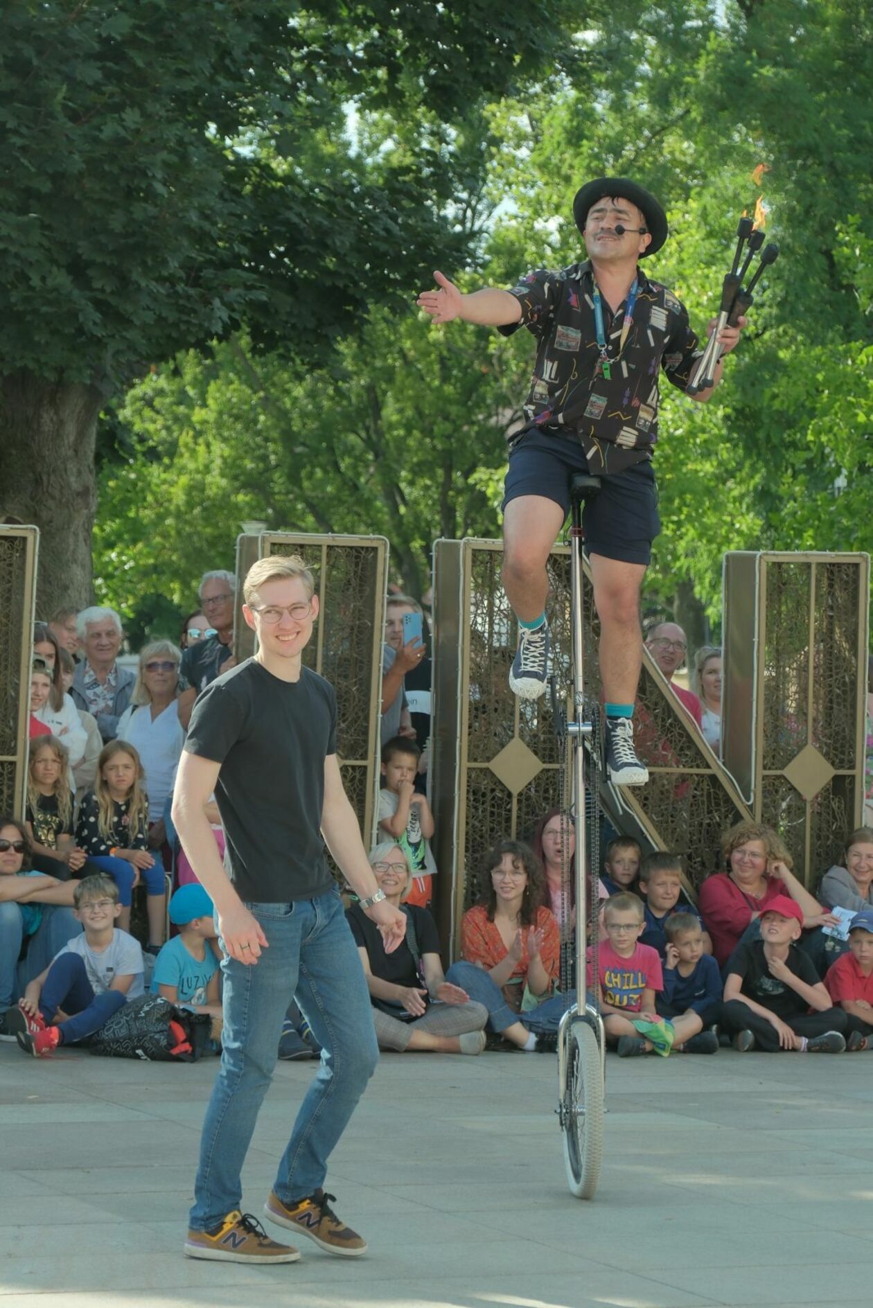  Carnaval Sztukmistrzów rozpoczęły występy Duo Patagonia, Mr Mostacho i Macieja z MC Fire (zdjęcie 37) - Autor: DW