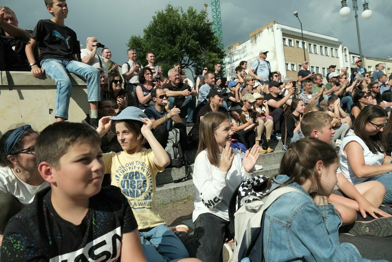  Carnaval Sztukmistrzów rozpoczęły występy Duo Patagonia, Mr Mostacho i Macieja z MC Fire (zdjęcie 20) - Autor: DW