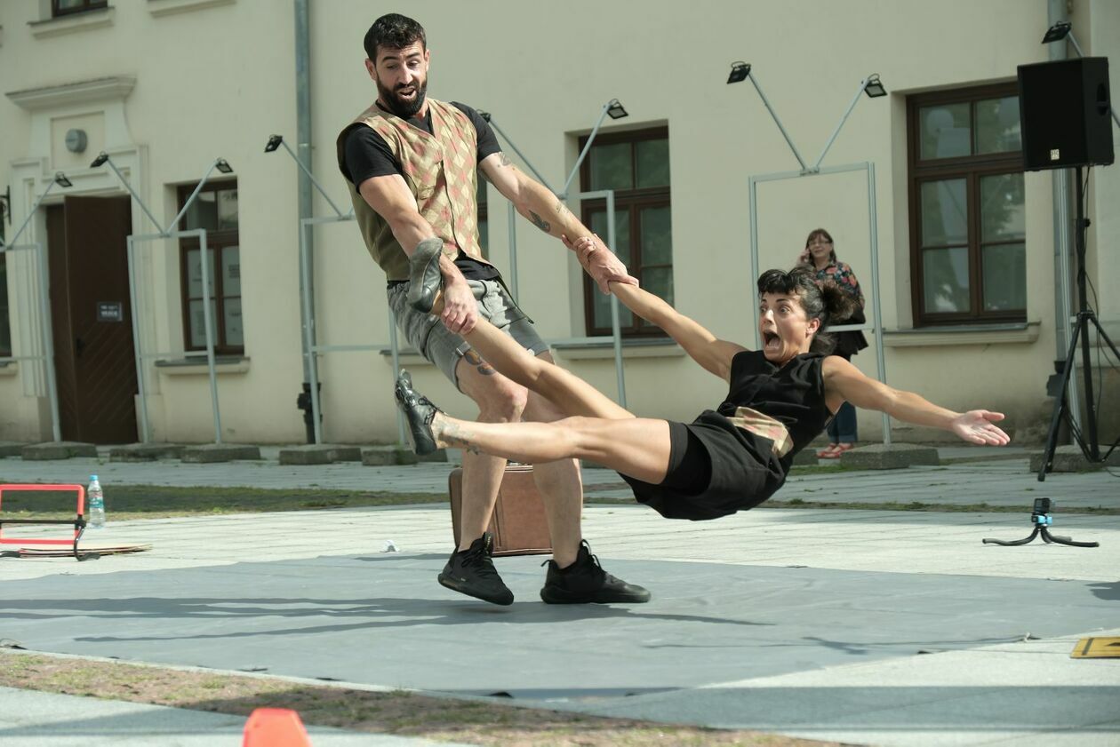  Carnaval Sztukmistrzów rozpoczęły występy Duo Patagonia, Mr Mostacho i Macieja z MC Fire (zdjęcie 15) - Autor: DW