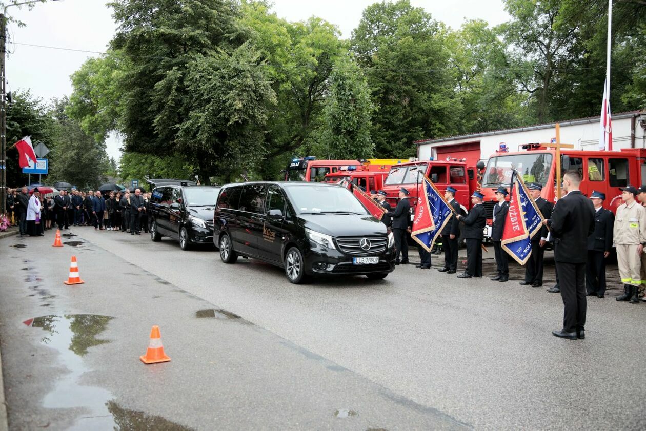  <p>Mieszkańcy Gminy Firlej żegnają swojego w&oacute;jta Dawida Tarnowskiego</p>