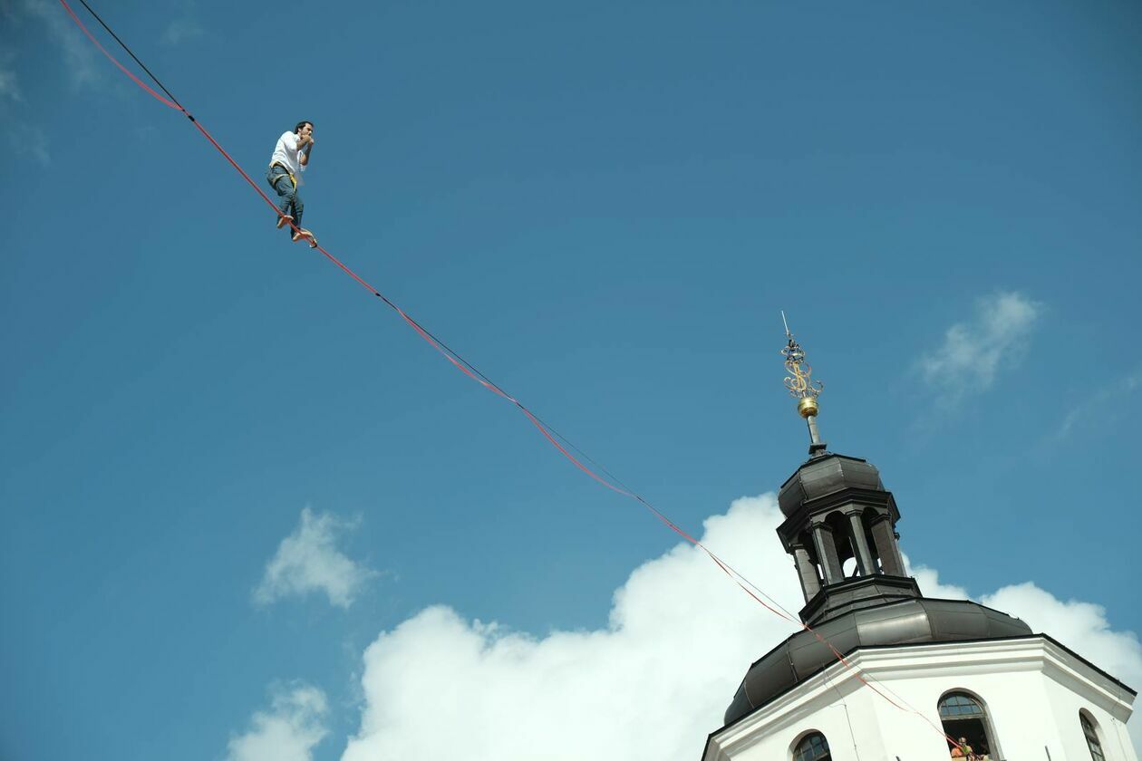 Carnaval Sztukmistrzów: występują David Sakalomo Paloma, Flash Gonzalez i Tres de la nada