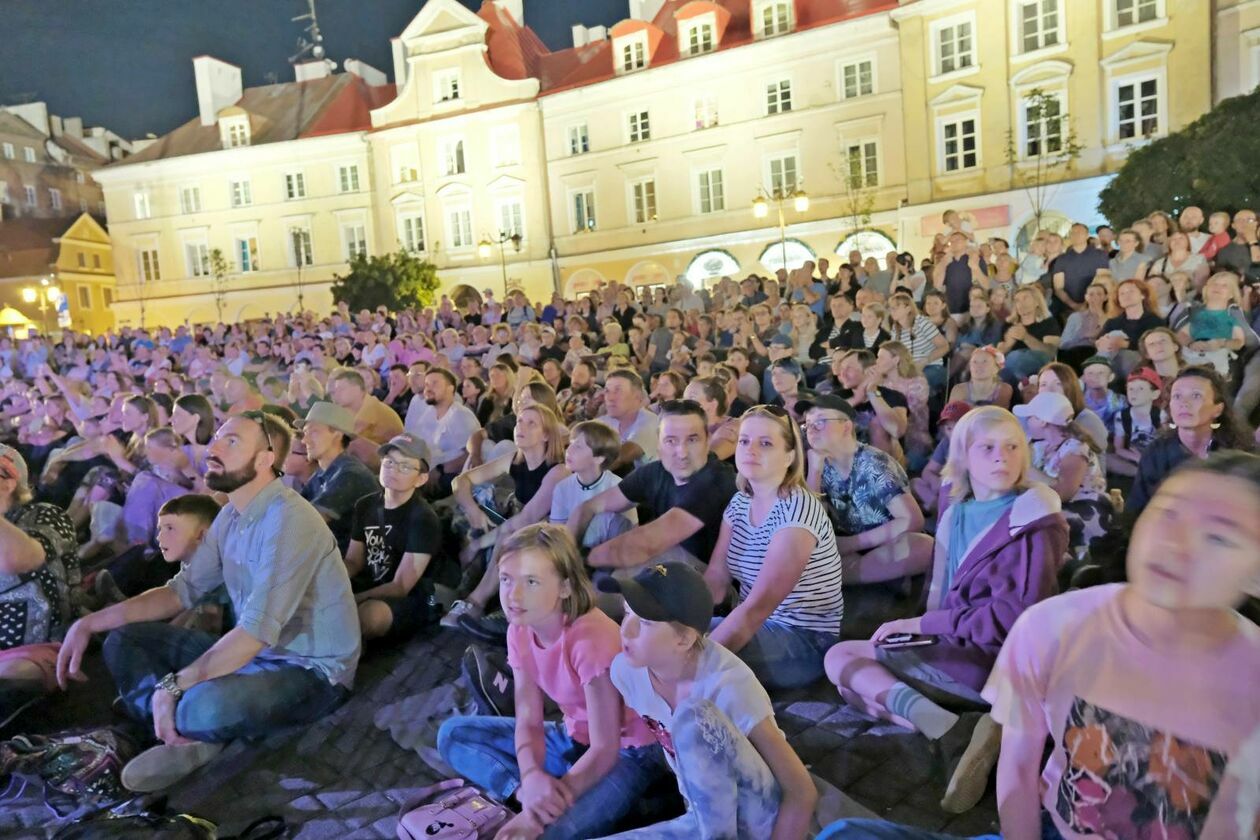  Carnaval Sztukmistrzów: występuje grupa akrobatów Akoreacro w spektaklu pt Postój awaryjny (zdjęcie 40) - Autor: DW