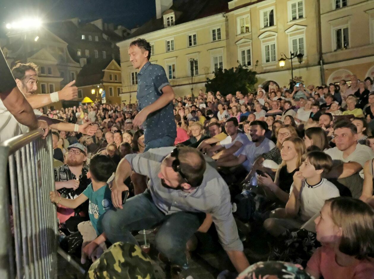  Carnaval Sztukmistrzów: występuje grupa akrobatów Akoreacro w spektaklu pt Postój awaryjny (zdjęcie 23) - Autor: DW