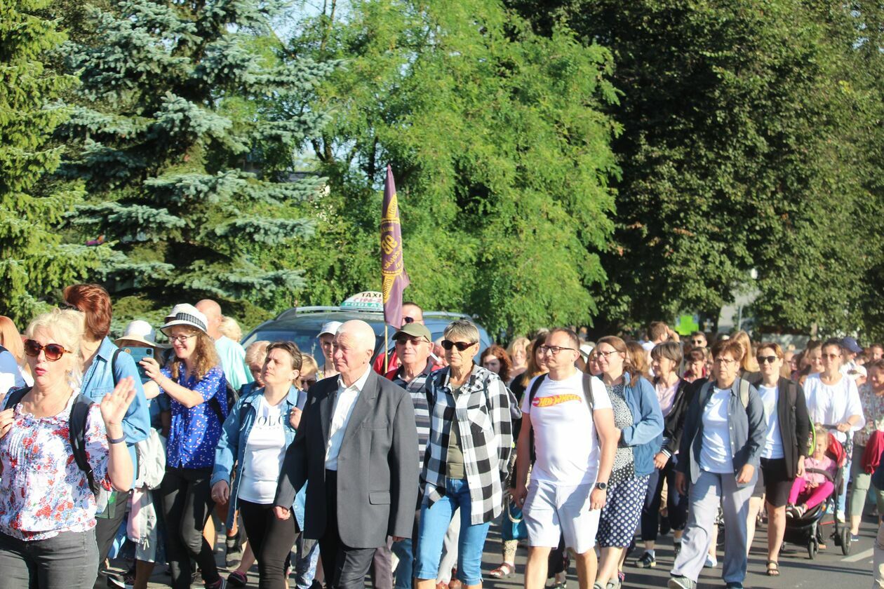  Pielgrzymi z Białej Podlaskiej wyruszyli na Jasną Górę  (zdjęcie 23) - Autor: Ewelina Burda