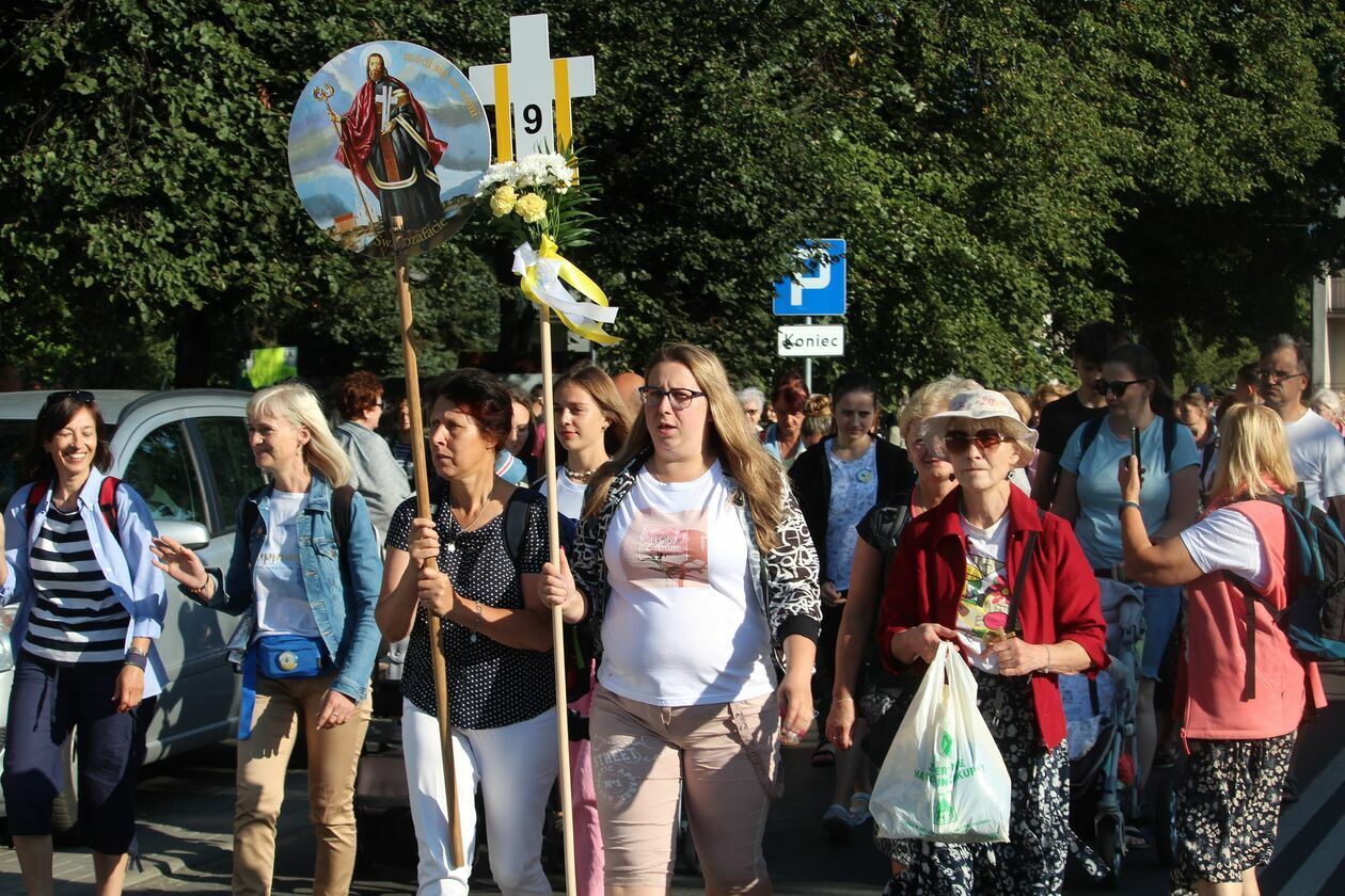  Pielgrzymi z Białej Podlaskiej wyruszyli na Jasną Górę  (zdjęcie 1) - Autor: Ewelina Burda