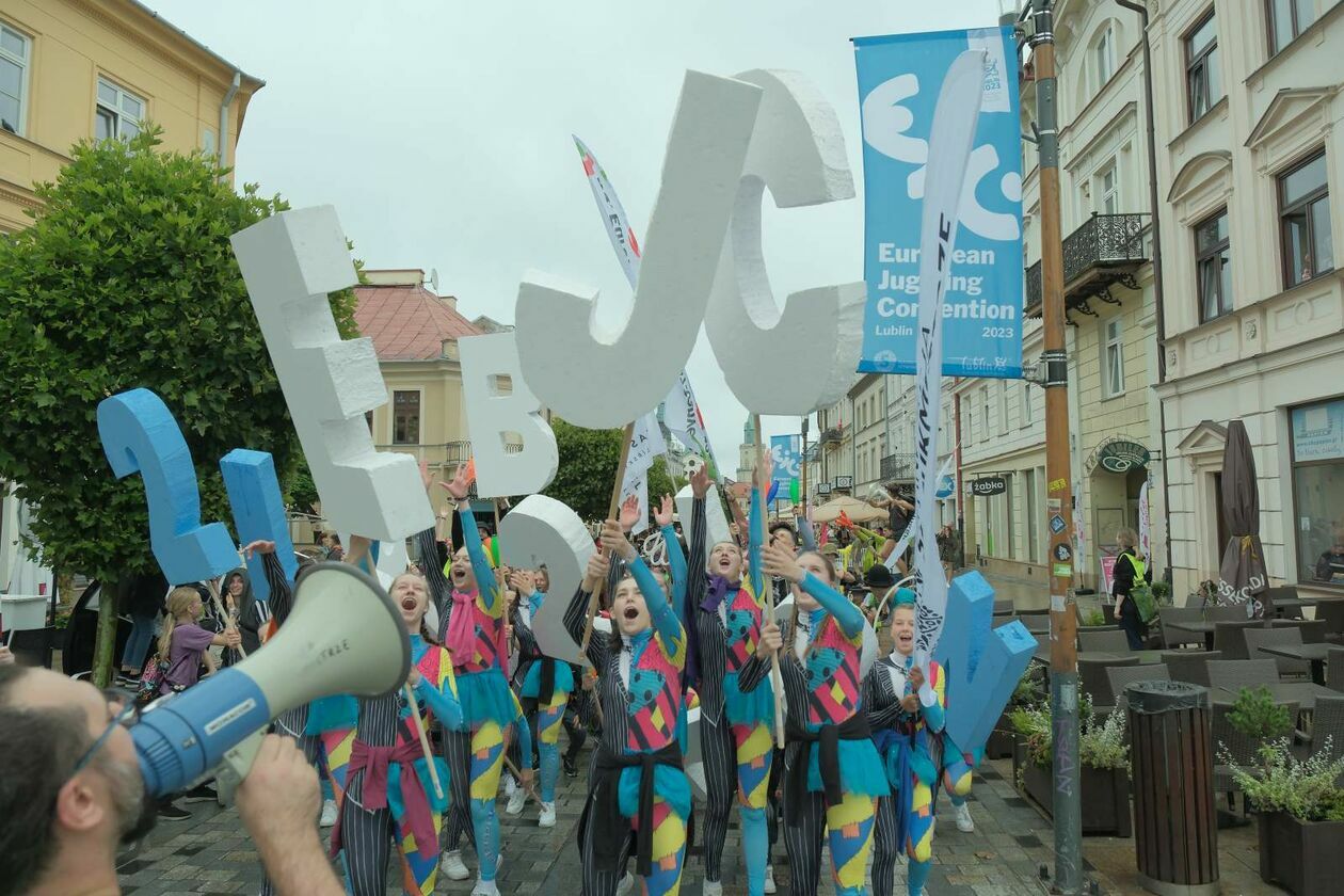  45. Europejska Konwencja Żonglerska - Cyrkowa parada na pożegnanie (zdjęcie 23) - Autor: DW