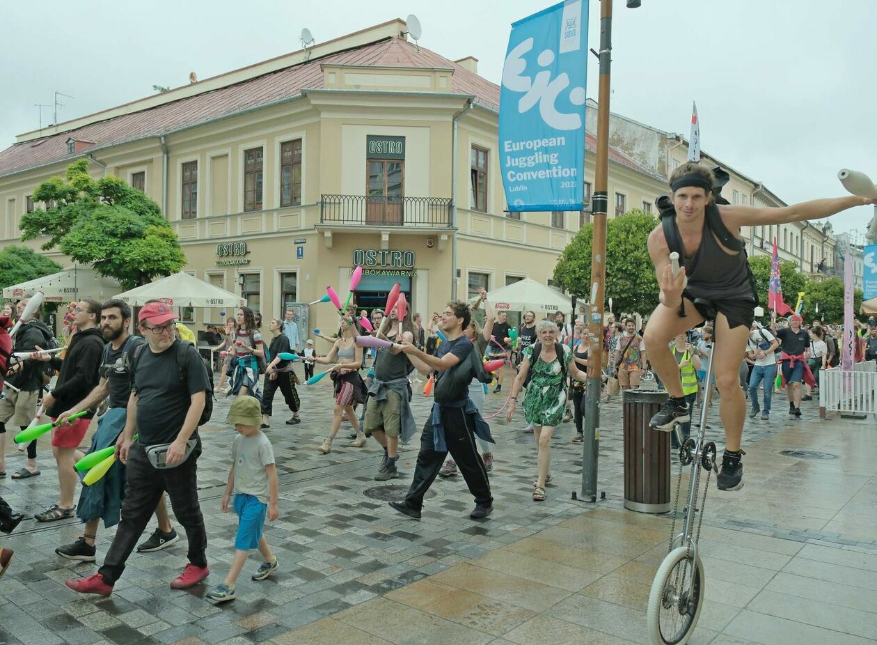  45. Europejska Konwencja Żonglerska - Cyrkowa parada na pożegnanie (zdjęcie 20) - Autor: DW