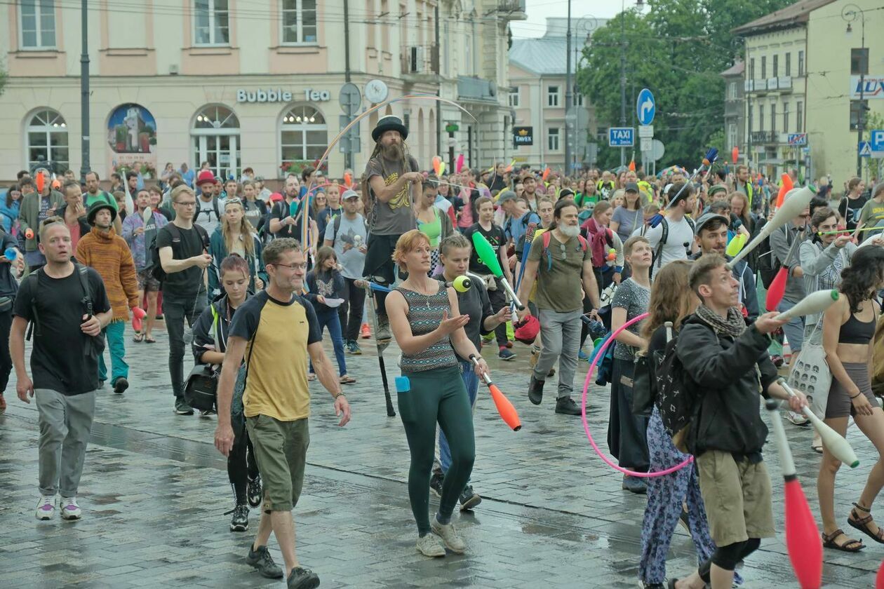  45. Europejska Konwencja Żonglerska - Cyrkowa parada na pożegnanie (zdjęcie 6) - Autor: DW