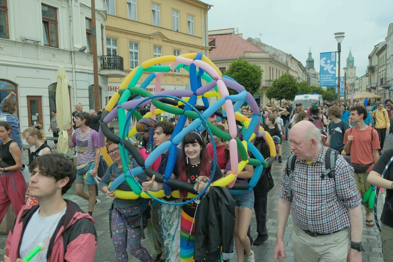  45. Europejska Konwencja Żonglerska - Cyrkowa parada na pożegnanie (zdjęcie 49) - Autor: DW