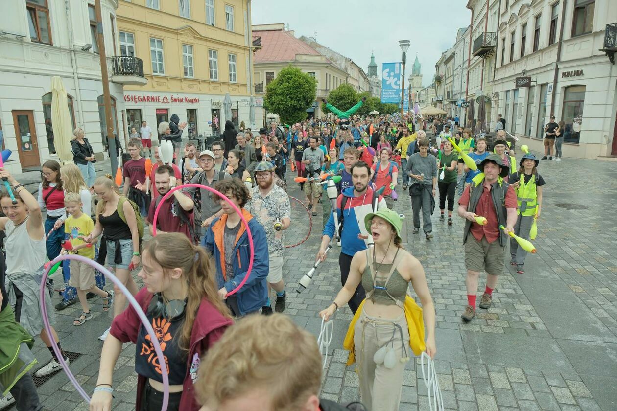  45. Europejska Konwencja Żonglerska - Cyrkowa parada na pożegnanie (zdjęcie 33) - Autor: DW