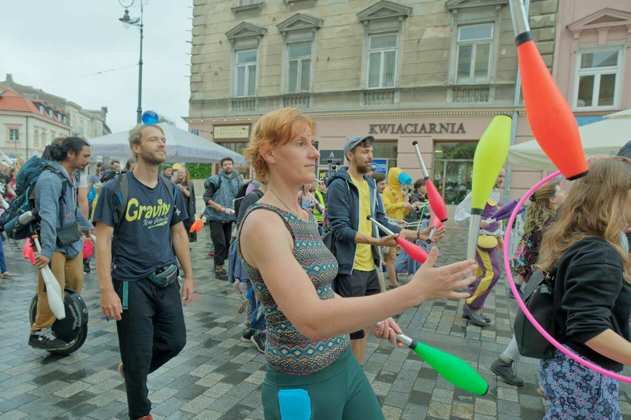  45. Europejska Konwencja Żonglerska - Cyrkowa parada na pożegnanie (zdjęcie 7) - Autor: DW