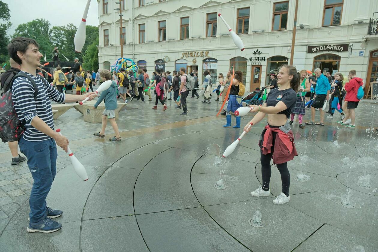  45. Europejska Konwencja Żonglerska - Cyrkowa parada na pożegnanie (zdjęcie 50) - Autor: DW