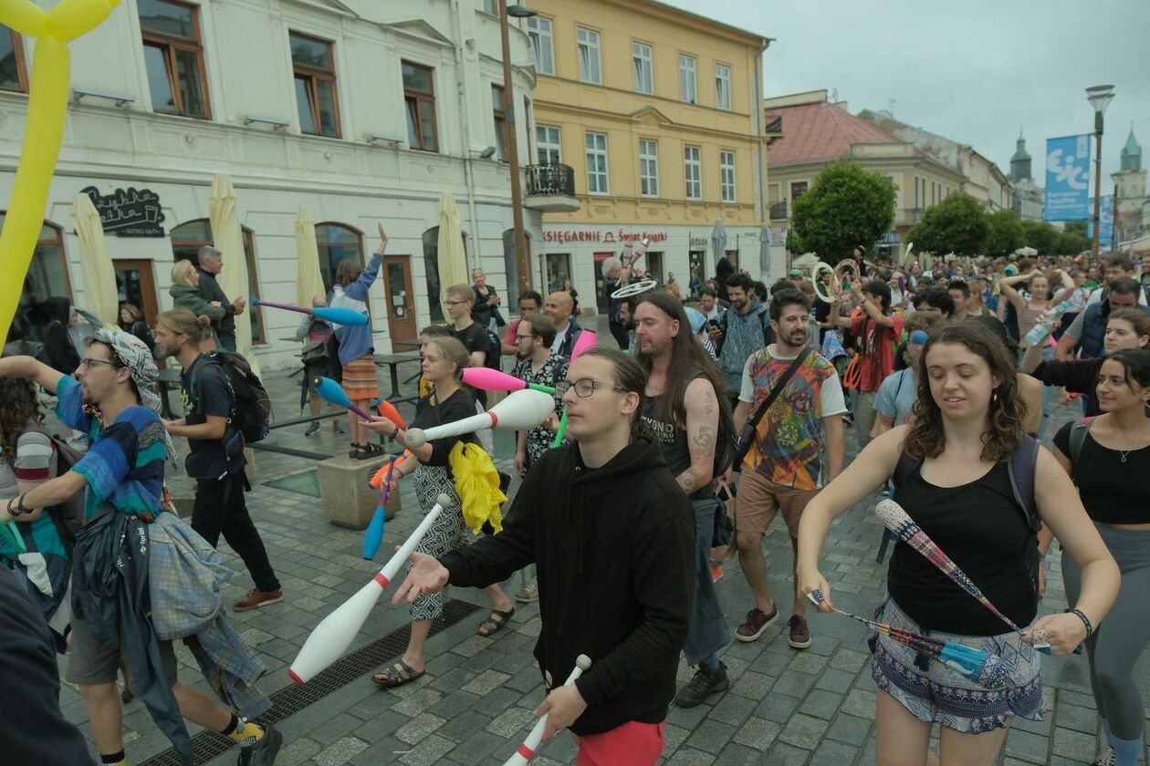  45. Europejska Konwencja Żonglerska - Cyrkowa parada na pożegnanie (zdjęcie 26) - Autor: DW